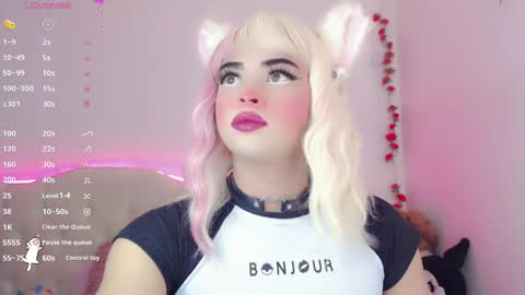 Snapshot of _natsuki chatting on 12.15.24 _natsuki online show from 12.15.24