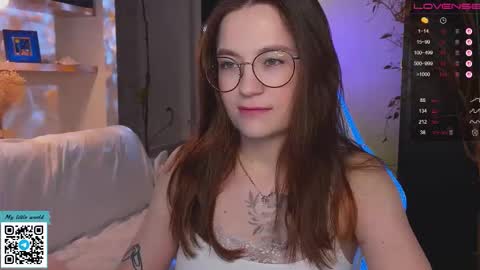 Mia with a big heart  online show from 11.27.25