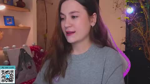 Mia with a big heart  online show from 12.17.25