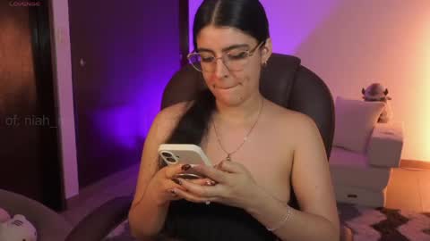 Snapshot of _niah chatting on 06.06.26 NiniHelp me by giving my show a thumbs up online show from 06.06.26