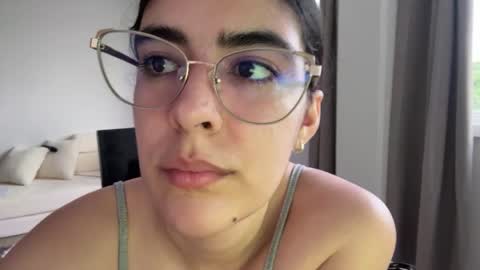 Niah  You can call me Ni or cutie haha online show from 04.05.26