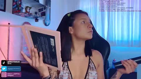 Mai   MODEL INDEPENT  online show from 01.21.25