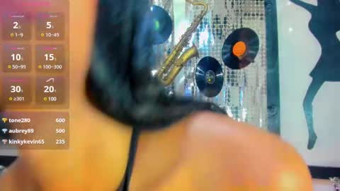 Nicky  Please help me with your thumbs up its importan online show from 12.27.24