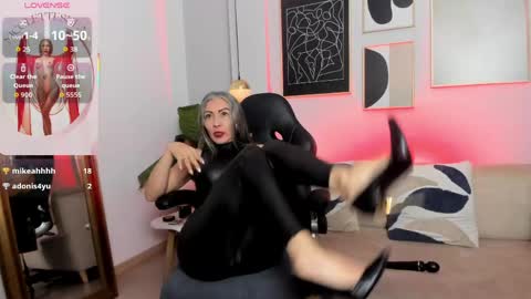 _nicoletteshea_ online show from 05.28.26