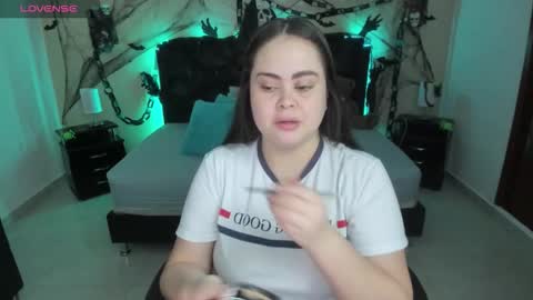 Olivia jones online show from 10.29.25