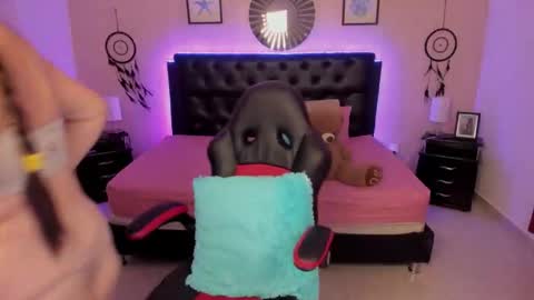 Olivia jones online show from 02.04.26