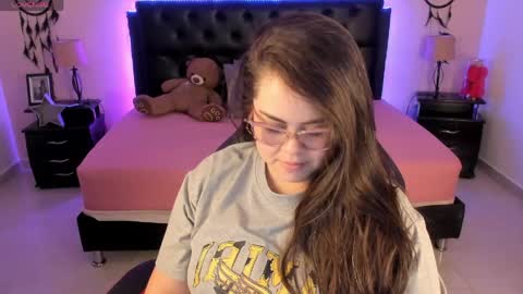 Snapshot of _oliviajoness chatting on 06.04.26 Olivia jones online show from 06.04.26