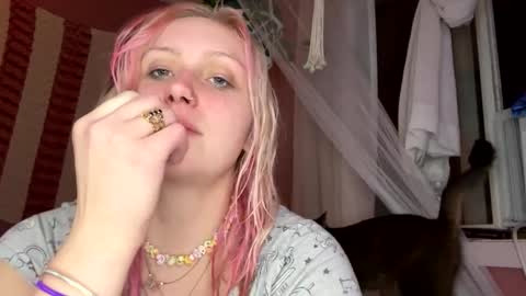 Snapshot of _peaceoutgirlscout_ chatting on 09.27.25 _peaceoutgirlscout_ online show from 09.27.25