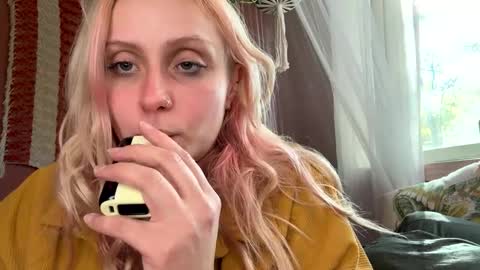 Snapshot of _peaceoutgirlscout_ chatting on 10.08.25 _peaceoutgirlscout_ online show from 10.08.25