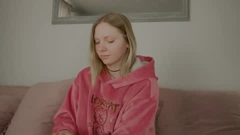 Snapshot of _penisflytrap_ chatting on 04.17.26 Viktoria online show from 04.17.26