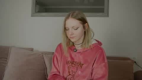 Snapshot of _penisflytrap_ chatting on 04.22.26 Viktoria online show from 04.22.26
