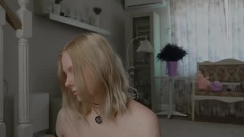 Snapshot of _penisflytrap_ chatting on 05.27.26 Viktoria online show from 05.27.26