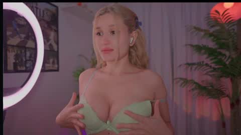 Snapshot of _protea chatting on 06.18.26 Eva online show from 06.18.26
