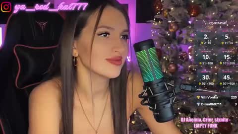 Snapshot of _red_hat_7 chatting on 11.24.25 -RED HAT- online show from 11.24.25