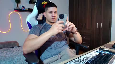 Snapshot of _robertobaggio chatting on 02.18.25 Roberto online show from 02.18.25