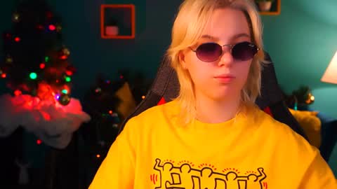 Snapshot of _rockstone_ chatting on 12.24.24 Rock stone online show from 12.24.24