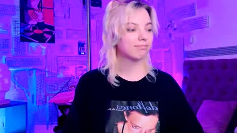 Snapshot of _rockstone_ chatting on 03.09.25 Rock stone online show from 03.09.25