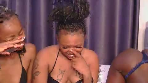 Snapshot of _roxxana chatting on 11.21.25 Roxxana online show from 11.21.25