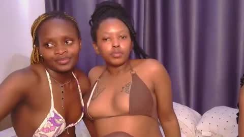 Snapshot of _roxxana chatting on 12.16.25 Roxxana online show from 12.16.25