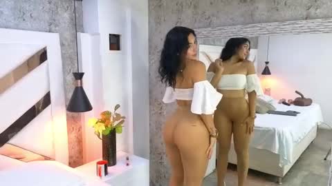 Snapshot of _saara_evans_ chatting on 09.12.25 Sara online show from 09.12.25