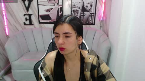 Snapshot of _samantha_b chatting on 12.23.24 Samantha online show from 12.23.24
