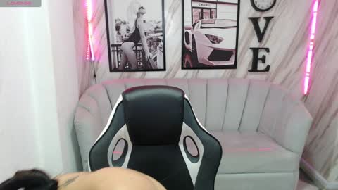 Snapshot of _samantha_b chatting on 01.08.25 Samantha online show from 01.08.25