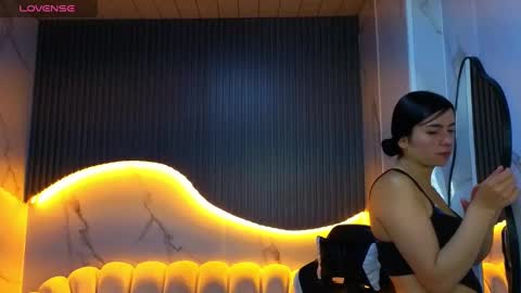 Snapshot of _samantha_b chatting on 10.20.25 Samantha online show from 10.20.25