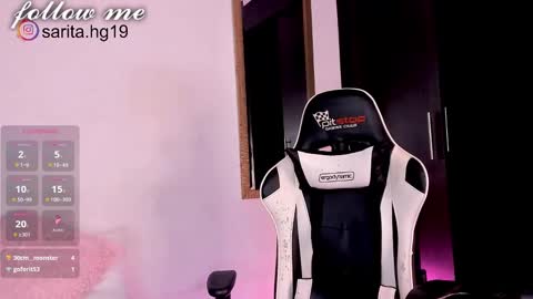 Snapshot of _sara_hernandez chatting on 02.05.25 Sara intagram online show from 02.05.25