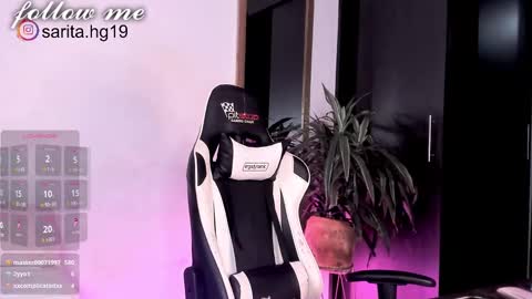 Snapshot of _sara_hernandez chatting on 02.28.25 Sara intagram online show from 02.28.25