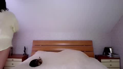 Sara online show from 10.25.25