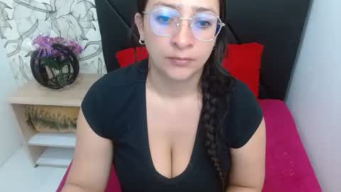 Snapshot of _saraximena_ chatting on 05.28.26 _saraximena_ online show from 05.28.26