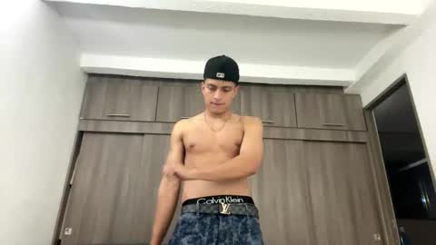 Juan Pablo-independent model online show from 09.21.25