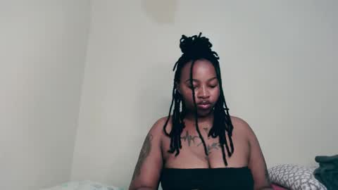 Snapshot of _sexysquirter chatting on 12.01.25 _sexysquirter online show from 12.01.25