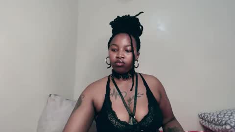 Snapshot of _sexysquirter chatting on 12.17.25 _sexysquirter online show from 12.17.25