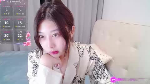 Snapshot of _smileflower_ chatting on 12.02.25 winni online show from 12.02.25