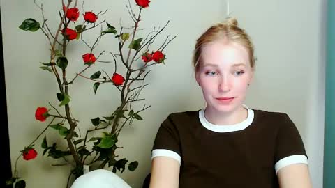 Snapshot of _snow_queen__ chatting on 04.29.26 Rachel online show from 04.29.26