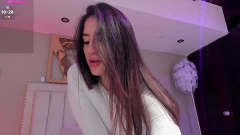 Snapshot of _sofia_cruz chatting on 01.08.25 640 200 online show from 01.08.25