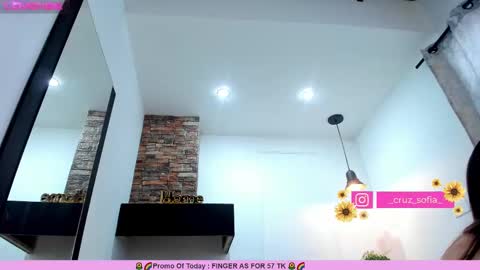 Snapshot of _sofia_cruz chatting on 02.18.25 640 200 online show from 02.18.25