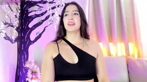 Snapshot of _sofia_cruz chatting on 09.09.25 640 200 online show from 09.09.25