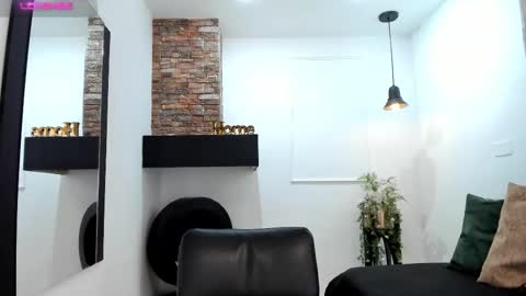 Snapshot of _sofia_cruz chatting on 09.13.25 640 200 online show from 09.13.25