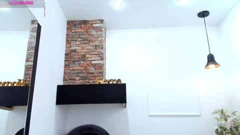Snapshot of _sofia_cruz chatting on 09.20.25 640 200 online show from 09.20.25