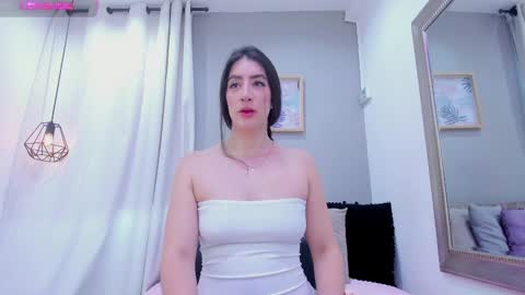 Snapshot of _sofia_cruz chatting on 10.05.25 640 200 online show from 10.05.25