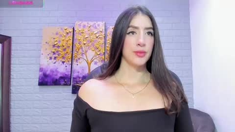 Snapshot of _sofia_cruz chatting on 10.06.25 640 200 online show from 10.06.25