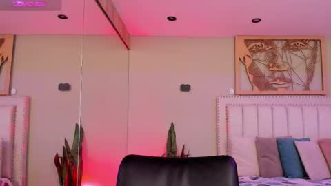 Snapshot of _sofia_cruz chatting on 10.20.25 640 200 online show from 10.20.25