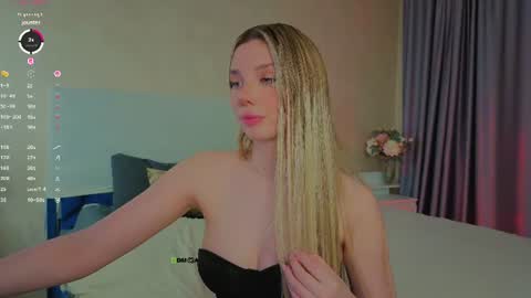 Snapshot of _sophielov chatting on 07.19.26 Sophie online show from 07.19.26