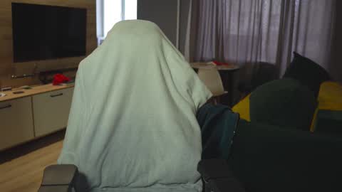 OLIVERpvt is open online show from 03.04.25