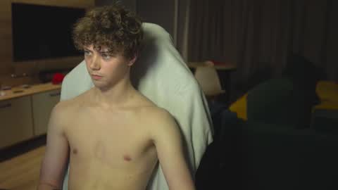 OLIVERpvt is open online show from 03.04.25