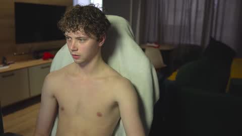 OLIVERpvt is open online show from 03.05.25