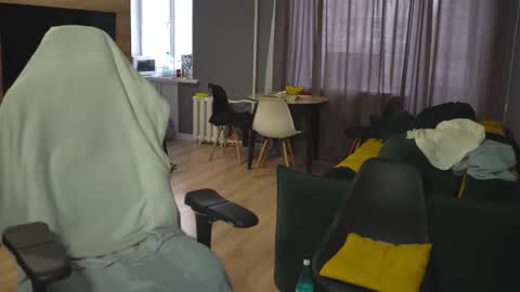 OLIVERpvt is open online show from 03.11.25