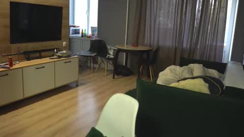 OLIVERpvt is open online show from 10.02.25